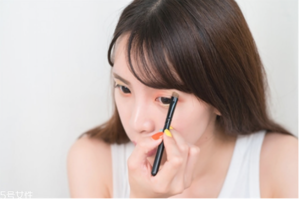 怎么化妝好看簡(jiǎn)單步驟 畫出美美妝容