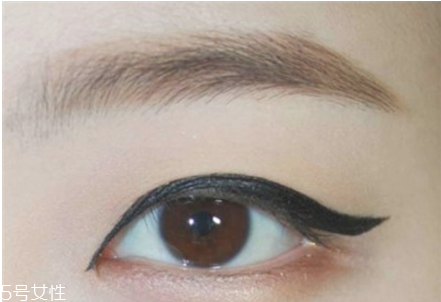 單眼皮內(nèi)雙怎么畫(huà)眼線(xiàn) 單眼皮內(nèi)雙女生眼妝畫(huà)法技巧
