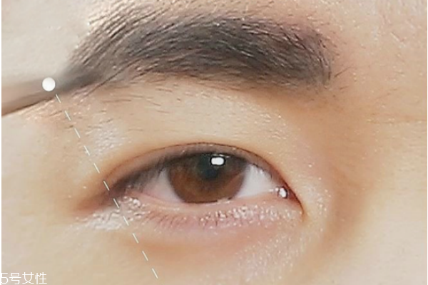 男生適合畫(huà)什么眉毛 男生修眉毛的步驟圖片