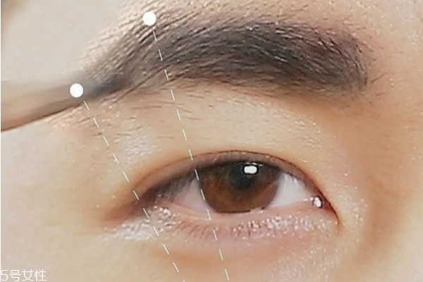 男生適合畫(huà)什么眉毛 男生修眉毛的步驟圖片