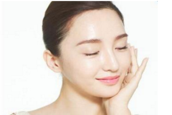 想變白富美，先學(xué)會(huì)這些美白技巧