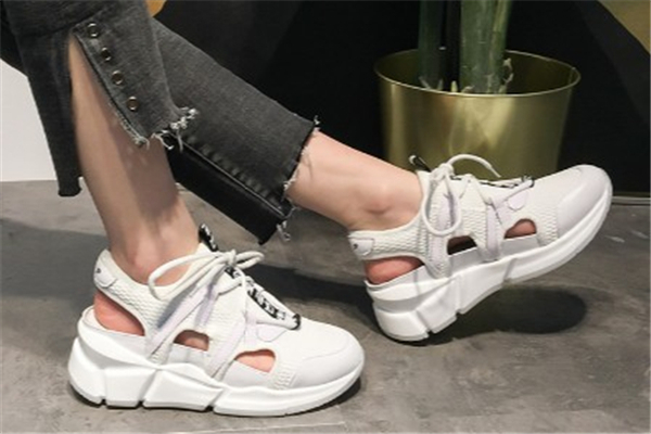 小白鞋什么季節(jié)穿？適合穿小白鞋的季節(jié)