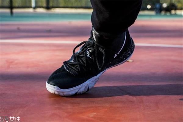 nike kyrie 5歐文5實(shí)戰(zhàn)測評(píng) 不能錯(cuò)過的上腳報(bào)告