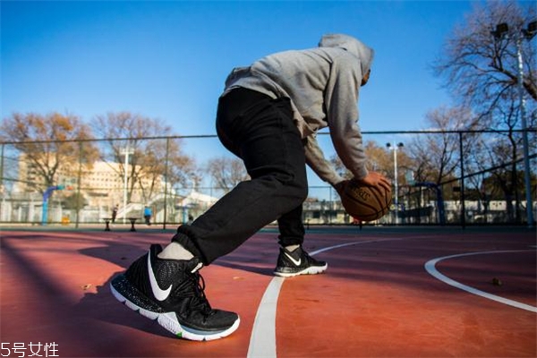 nike kyrie 5歐文5實(shí)戰(zhàn)測評(píng) 不能錯(cuò)過的上腳報(bào)告
