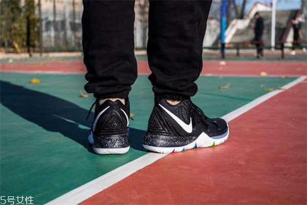 nike kyrie 5歐文5實(shí)戰(zhàn)測評(píng) 不能錯(cuò)過的上腳報(bào)告