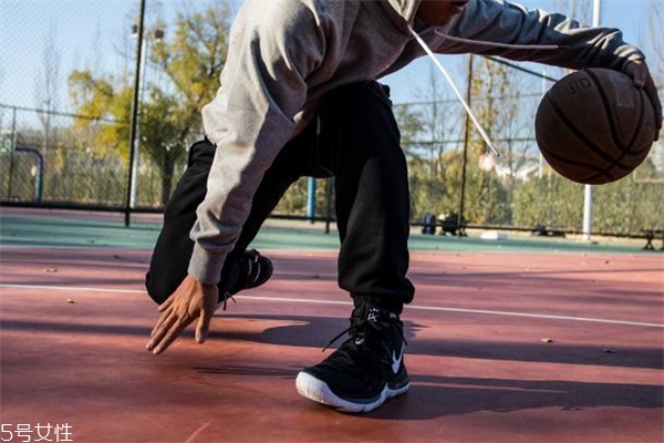 nike kyrie 5歐文5實(shí)戰(zhàn)測評(píng) 不能錯(cuò)過的上腳報(bào)告