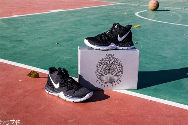 nike kyrie 5歐文5實(shí)戰(zhàn)測評(píng) 不能錯(cuò)過的上腳報(bào)告