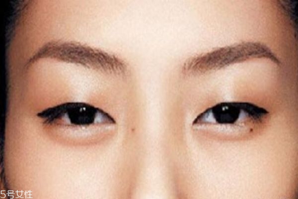 紋眼線好不好？內(nèi)眼線會傷害眼睛嗎？