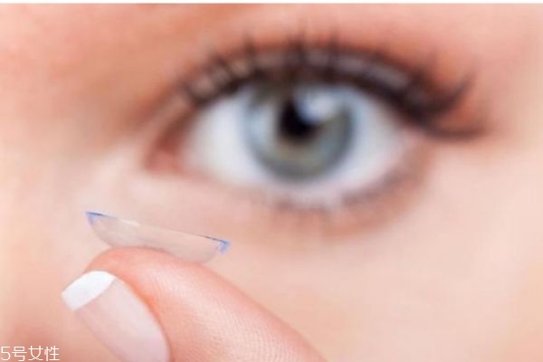 如何挑選隱形眼鏡 初學者怎么戴隱形眼鏡