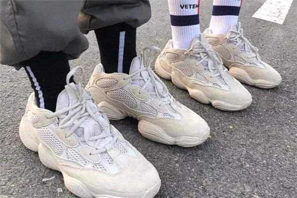 yeezy 500能用防水噴霧嗎 要選對(duì)種類(lèi)