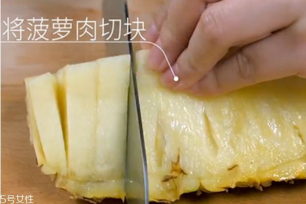 菠蘿怎么切好看擺果盤(pán) 菠蘿果盤(pán)切法