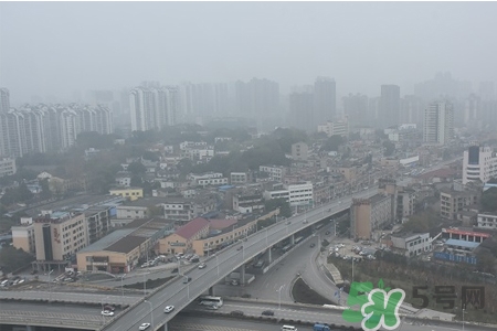 霧霾天開(kāi)空氣凈化器有用嗎？空氣凈化器能除霧霾嗎？