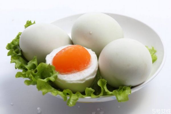 鴨蛋有什么營養(yǎng)價值呢 吃鴨蛋有什么作用呢
