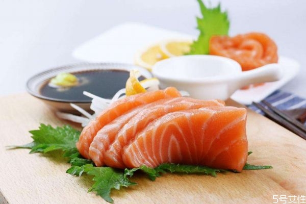 三文魚(yú)應(yīng)該怎么挑選 三文魚(yú)有刺嗎