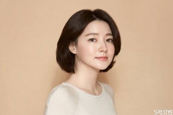 臉上長痘痘可以化妝嗎 經(jīng)?；瘖y長痘痘怎么辦
