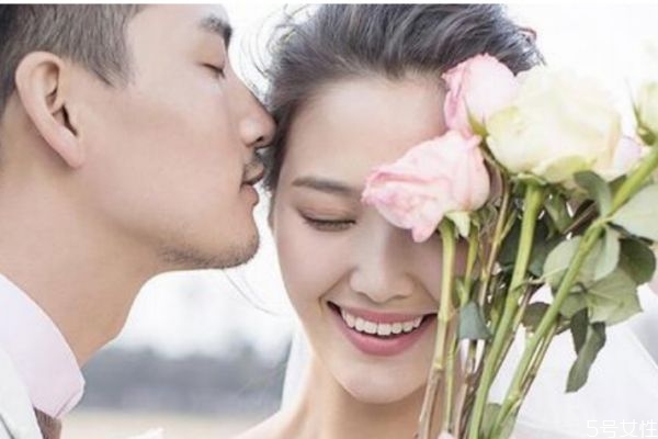 戀愛的時(shí)候怎么學(xué)會撒嬌 正確打開向男友撒嬌的方式