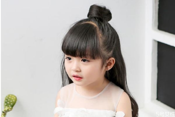 小學女生適合什么發(fā)型 小學女生什么發(fā)型合適