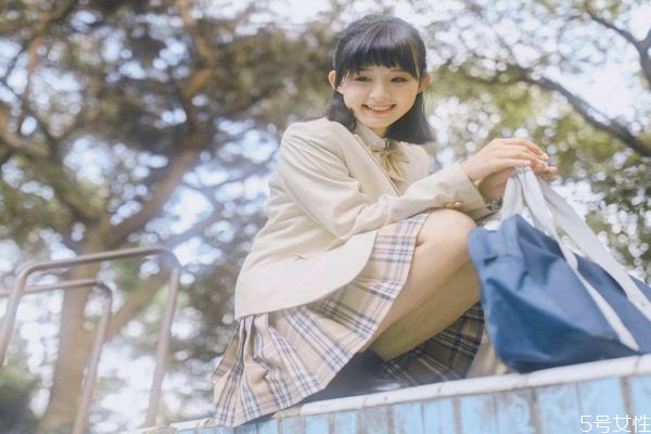 一見(jiàn)鐘情是什么感覺(jué) 一見(jiàn)鐘情的感覺(jué)是怎么樣
