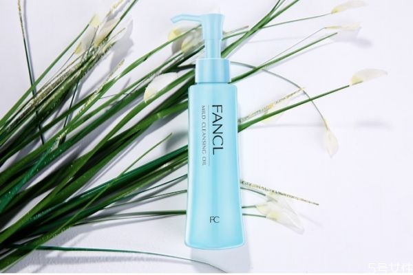 正確卸妝你需注意什么 卸妝要用專(zhuān)門(mén)卸妝的產(chǎn)品