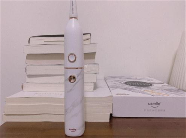 電動(dòng)牙刷和普通牙刷哪個(gè)好？小編真實(shí)測(cè)評(píng)分享