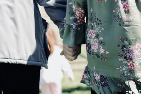 怎樣挽回出軌婚姻 出軌被發(fā)現了怎么挽回
