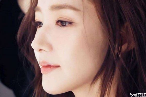 化妝一定要畫(huà)底妝嗎 沒(méi)上底妝可以畫(huà)眼影嗎