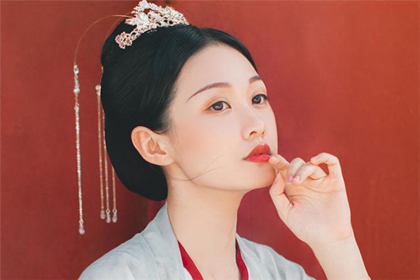 漢服發(fā)冠怎么戴 漢服發(fā)冠日?？梢源鲉?></p><h3 style=
