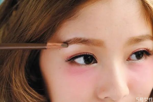 眉筆剩下的太短怎么辦 眉筆可以用來(lái)修容嗎