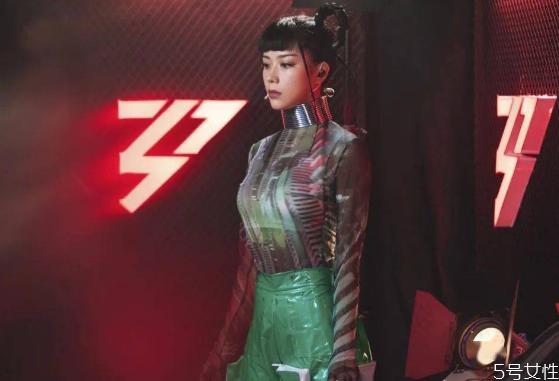 千禧辣妹風(fēng)卷土重來(lái)？千禧辣妹是什么風(fēng)格
