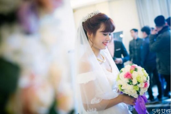 老婆太強(qiáng)勢(shì)無(wú)法溝通怎么辦 老婆愛老公的表現(xiàn)