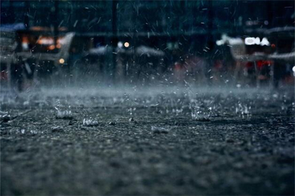 河南10個(gè)市縣5天降了一年的雨 長時(shí)間下雨會導(dǎo)致地面怎么樣