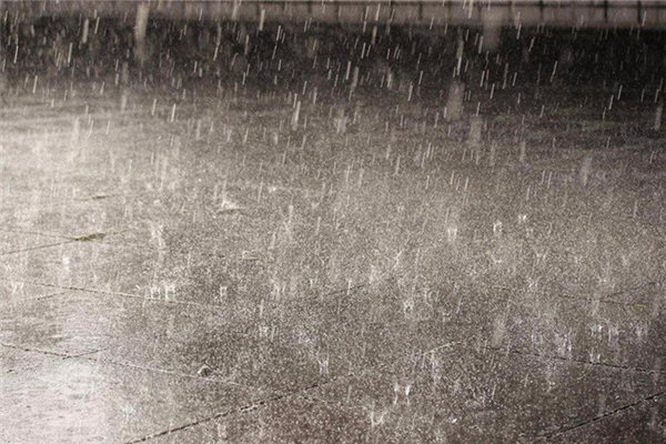 河南10個(gè)市縣5天降了一年的雨 長時(shí)間下雨會導(dǎo)致地面怎么樣