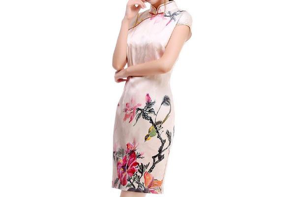 旗袍有幾種類(lèi)型 平時(shí)見(jiàn)得最多的旗袍領(lǐng)口