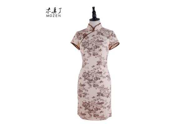 旗袍有幾種類(lèi)型 平時(shí)見(jiàn)得最多的旗袍領(lǐng)口