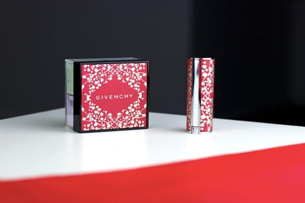 紀(jì)梵希口紅有味道嗎 紀(jì)梵?？诩t有小樣嗎