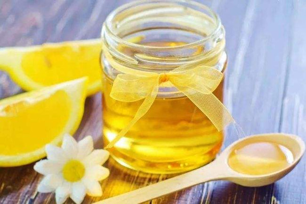 蜂蜜泡水喝是用開(kāi)水嗎 蜂蜜泡水喝有什么作用