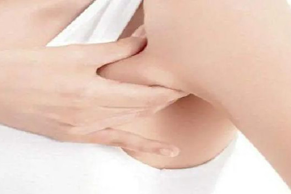副乳切除手術(shù)是全麻還是局麻 副乳切除手術(shù)后多久可以正?；顒?></p><h3>副乳切除手術(shù)后多久可以正常活動</h3><p>常規(guī)用開刀的方法做副乳切除,傷口的愈合是要兩周。副乳切口位置是在腋窩,肩關(guān)節(jié)是人身上運(yùn)動最多的地方,運(yùn)動幅度最大的地方。時(shí)間短愈合不是太好,容易出現(xiàn)傷口裂開。兩周左右可以拆線,輕微運(yùn)動就可以。如果沒有積液沒別的問題,皮膚愈合就已經(jīng)很好。日常的生活、工作都可以,但過大幅度的運(yùn)動仍然是不行的。比較大幅度的運(yùn)動,至少過一個(gè)月以后才能進(jìn)行。</p><p style=