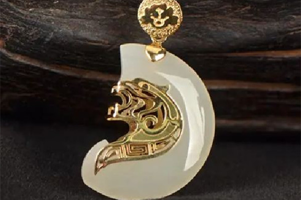 金鑲玉多少錢(qián)一克 金鑲玉吊墜值錢(qián)嗎