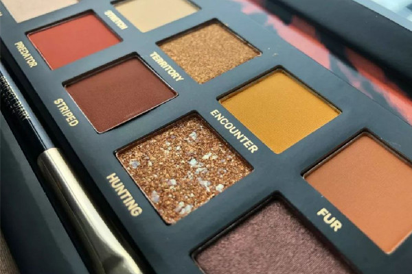 完美日記眼影盤怎么驗(yàn)真假 完美日記眼影盤防偽碼在哪 完美日記眼影盤怎么驗(yàn)真假 完美日記眼影盤防偽碼在哪