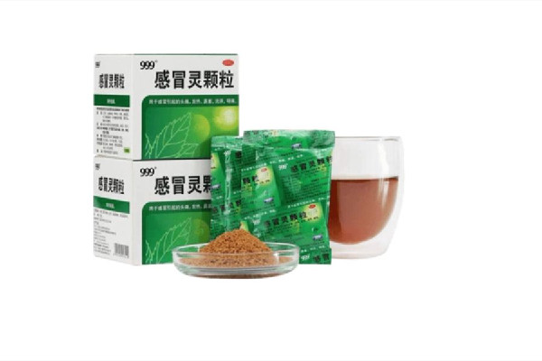 999感冒靈顆粒和布洛芬能一起吃嗎 999感冒靈顆?？梢院桶⒛髁帜z囊一起吃嗎