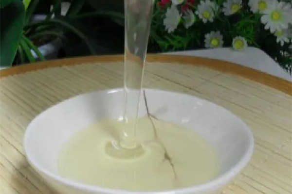 槐花蜜會有一點(diǎn)酸的感覺嗎 槐花蜜會分層嗎