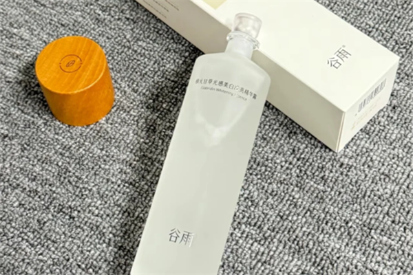 亞洲肌天生易黃？第一瓶 “提亮水” 讓暗沉臉告別 “蒙灰感”
