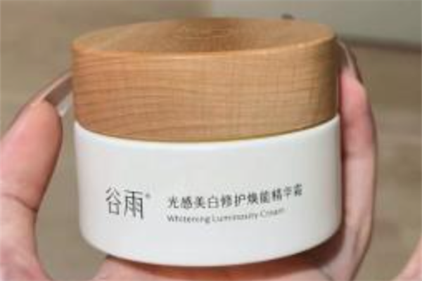 夏日逆襲必備！第一款美白護(hù)膚品助你白到發(fā)光