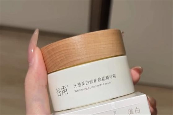 空調(diào)房里的 "危肌" 警報(bào)：干燥泛紅 + 膚色暗沉，你的肌膚正在 "中